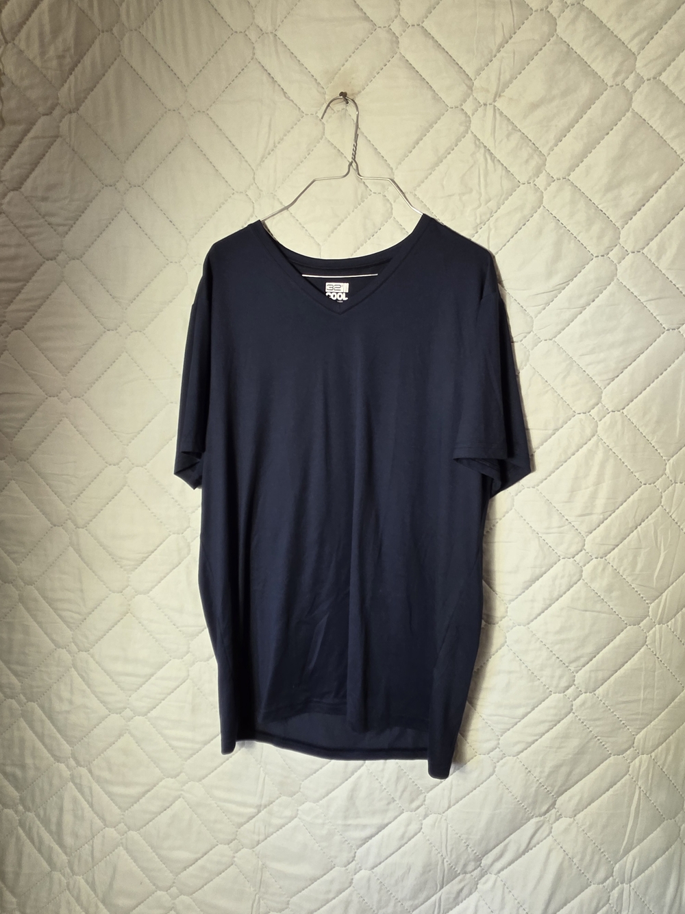32 Cool Men's V-Neck Short Sleeve T-Shirt — Navy Lighweight Sz XL